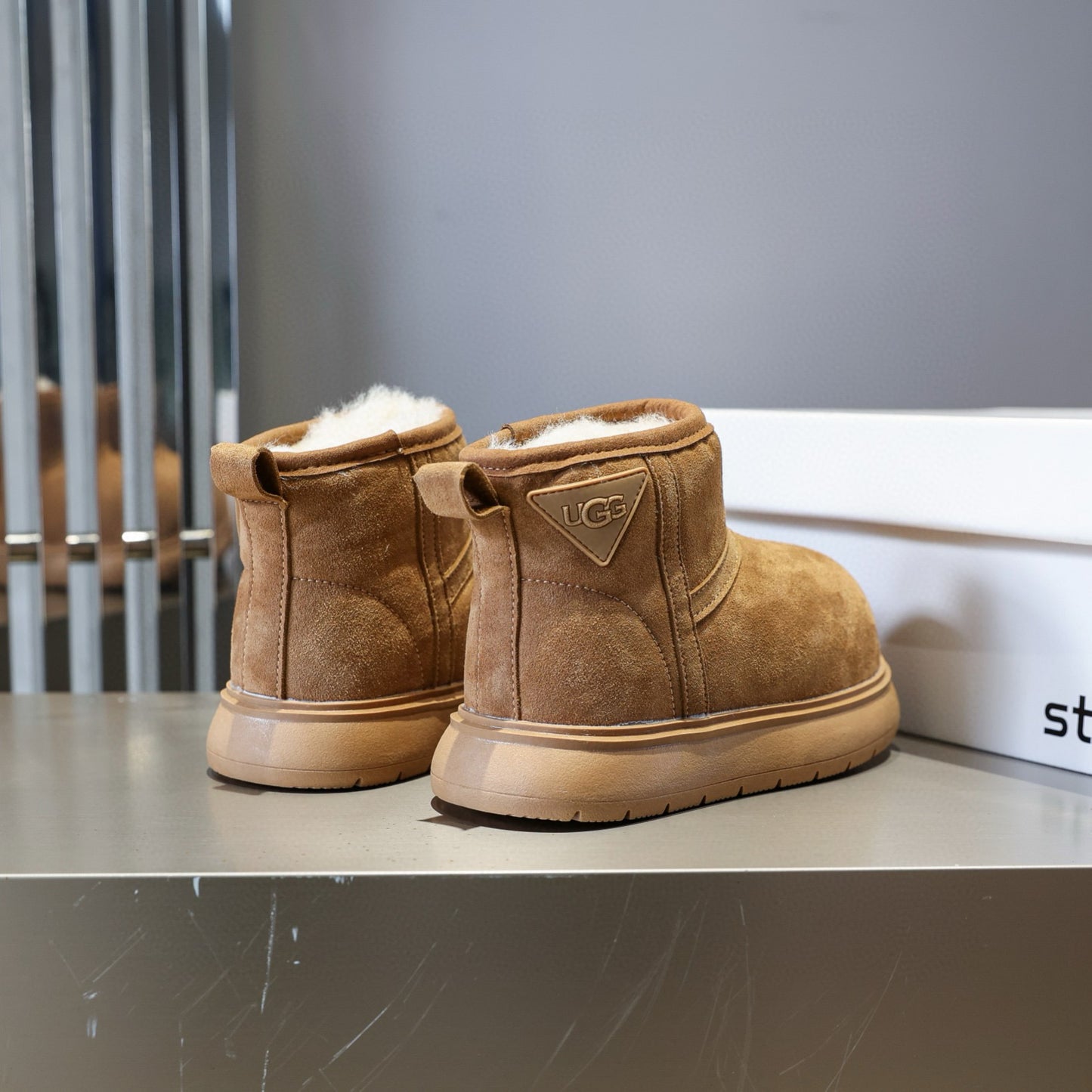 UGG