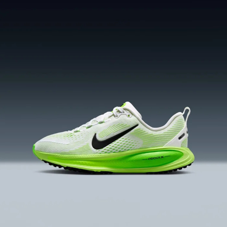 NIKE Vomero 18