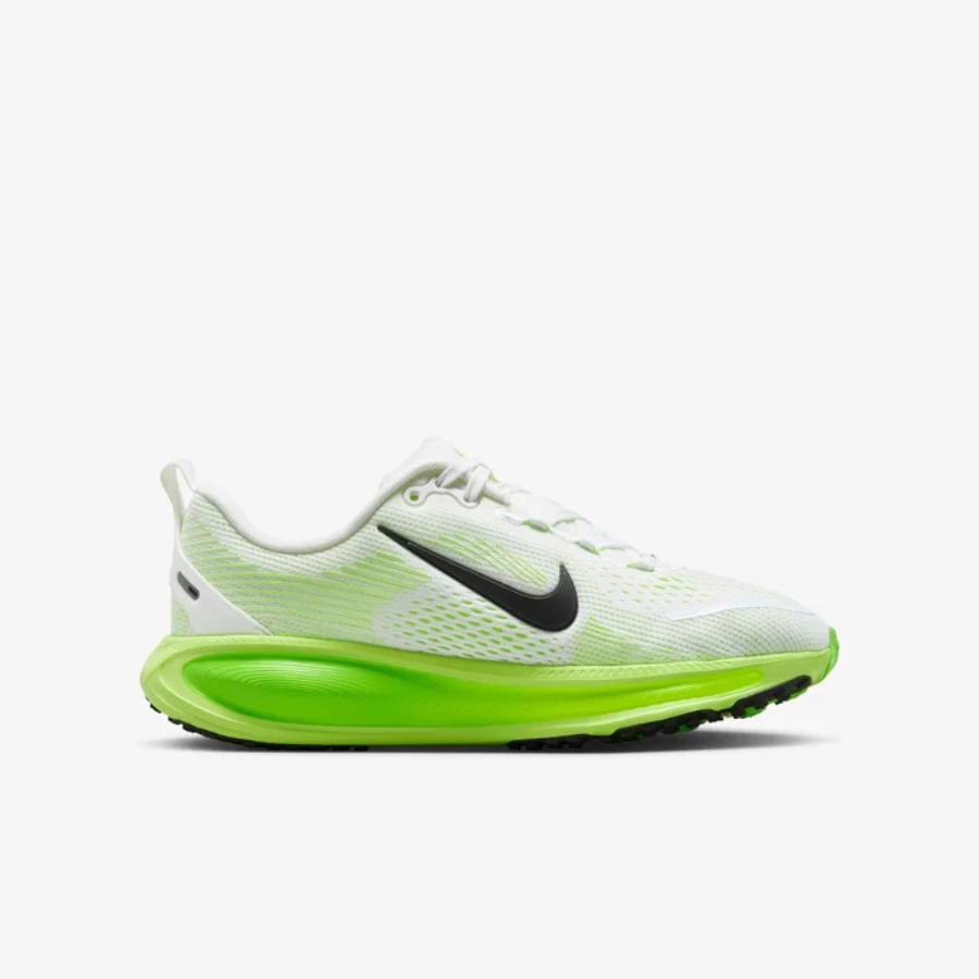 NIKE Vomero 18