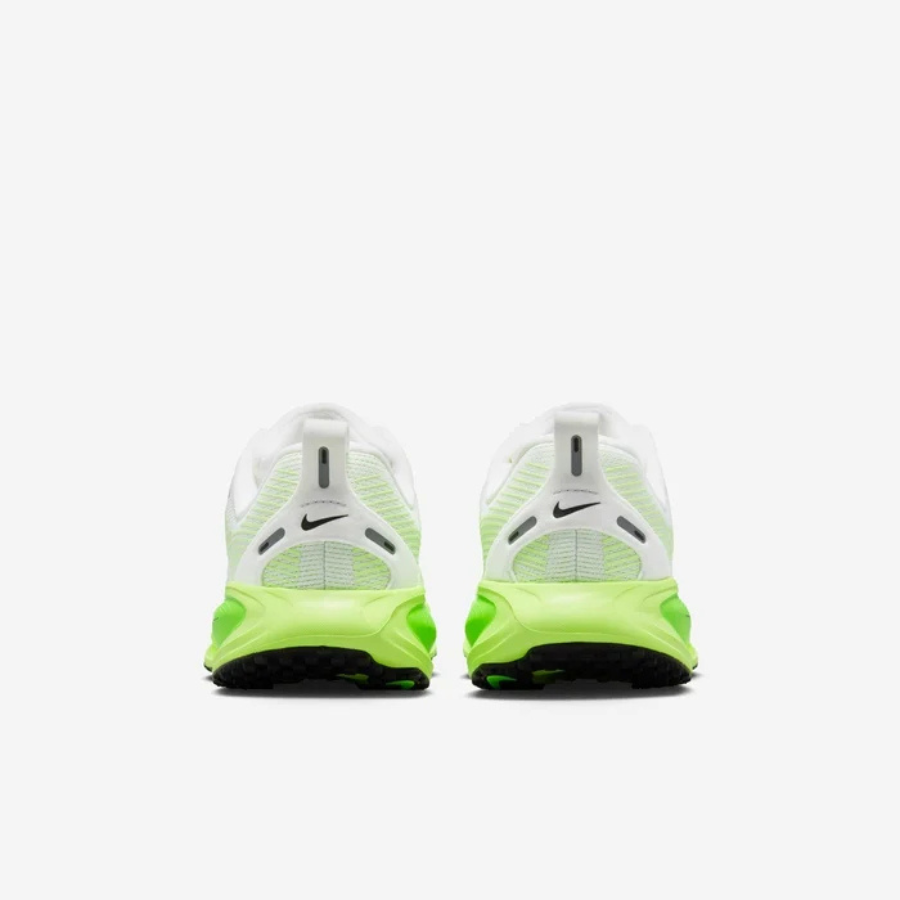 NIKE Vomero 18