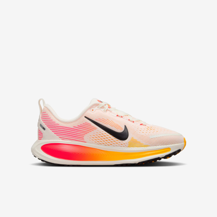 NIKE Vomero 18
