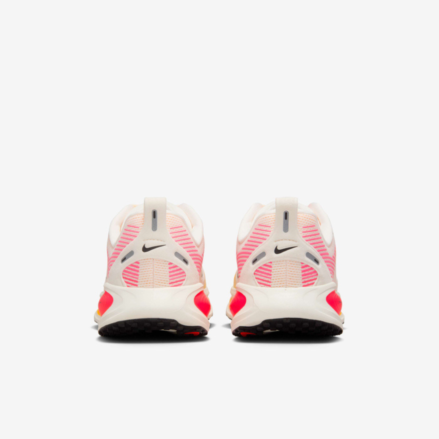 NIKE Vomero 18