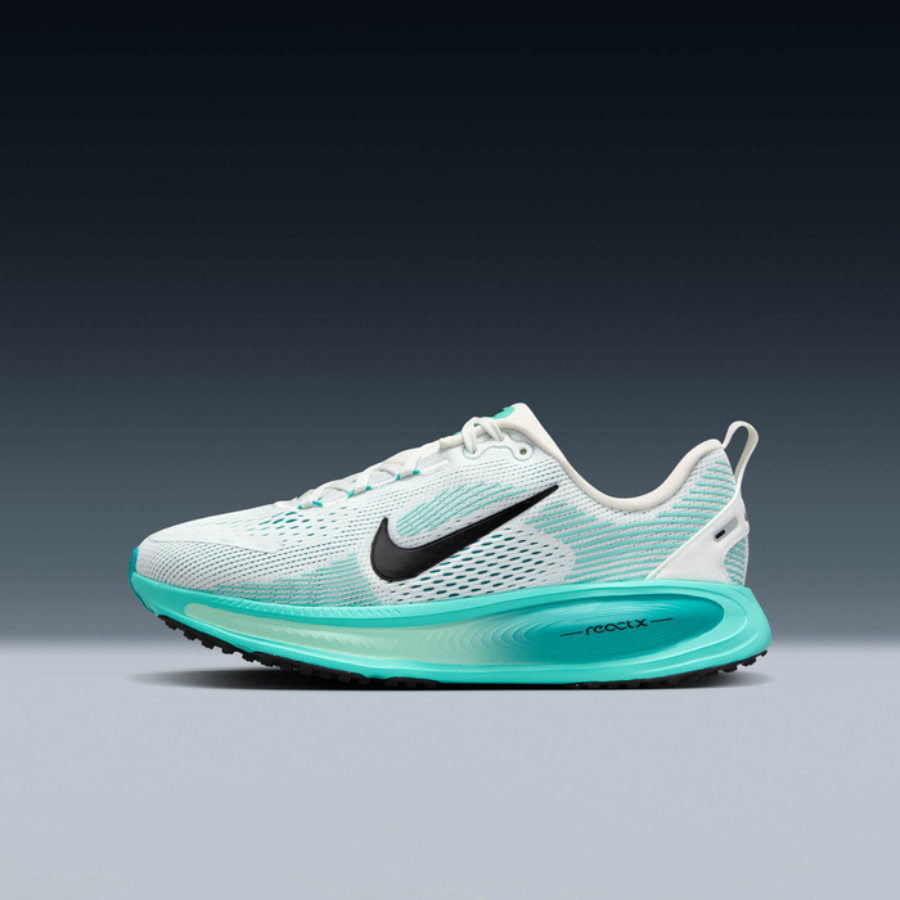NIKE Vomero 18