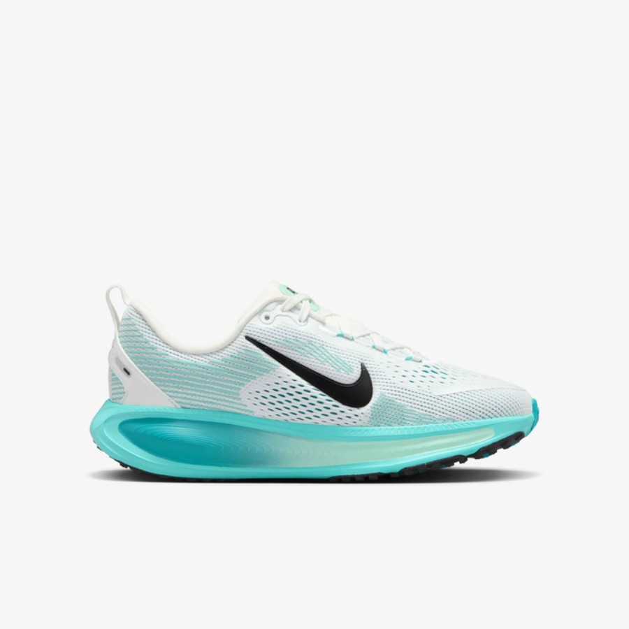 NIKE Vomero 18