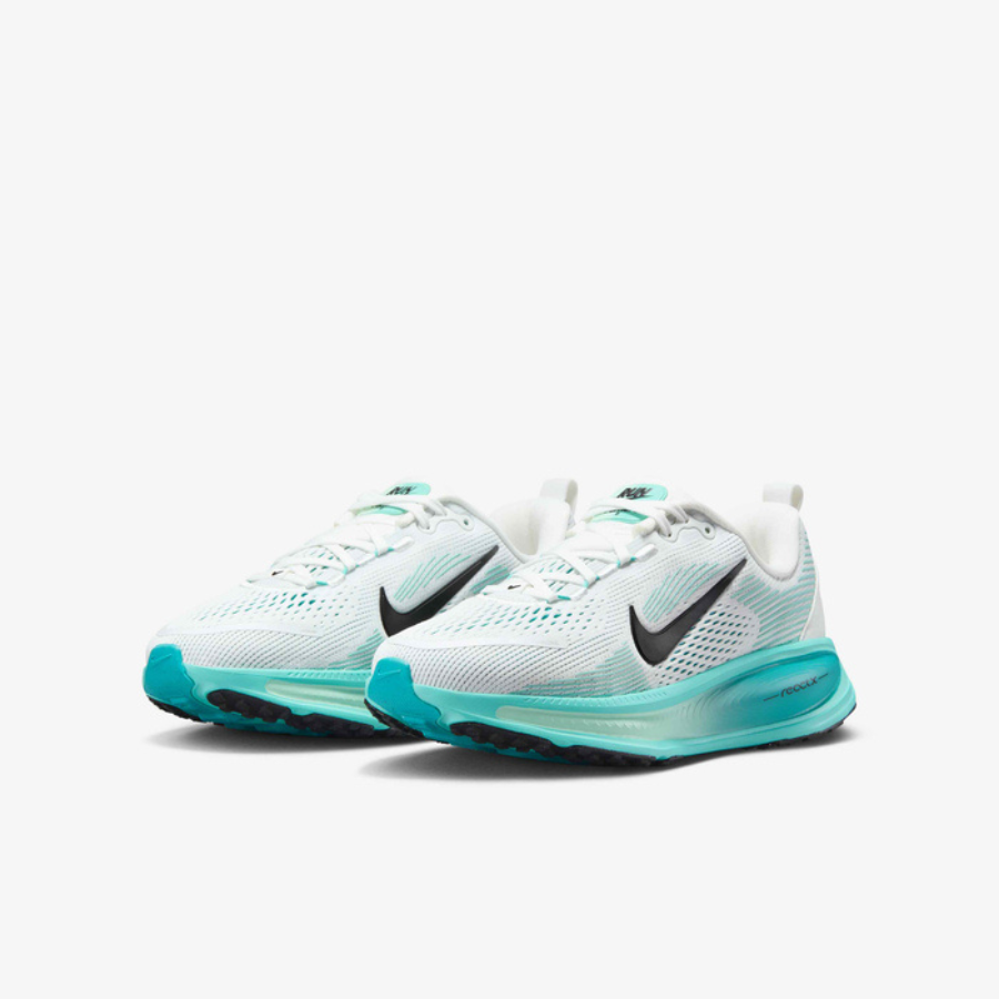 NIKE Vomero 18