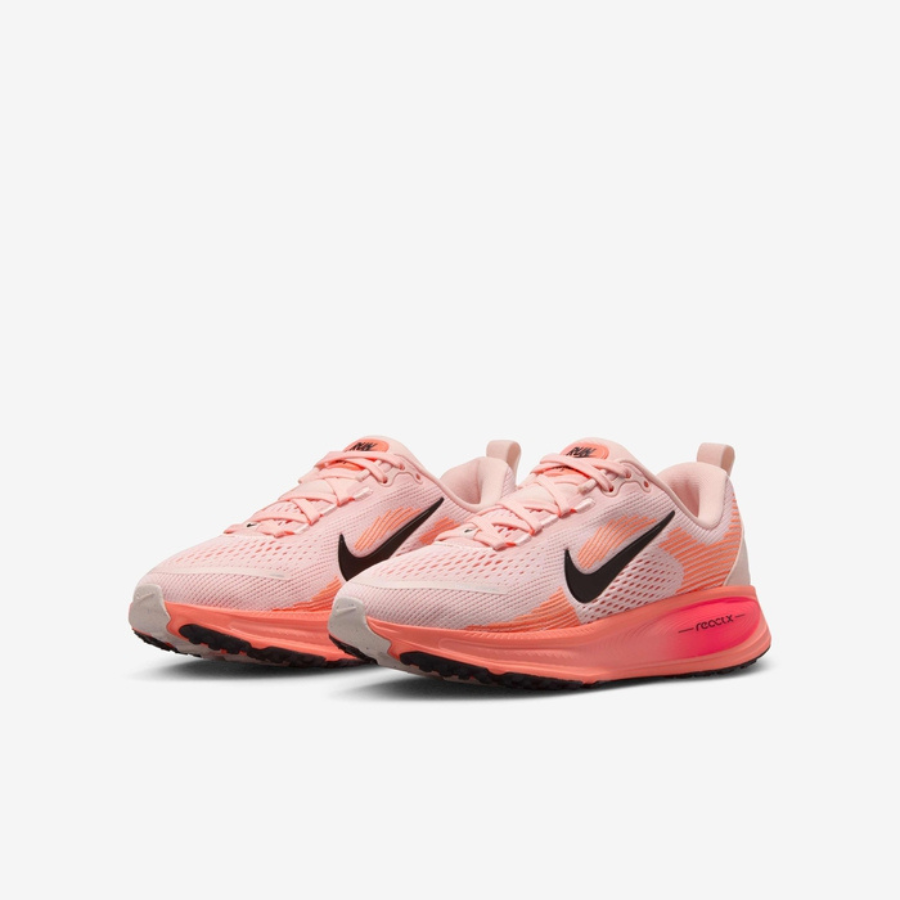 NIKE Vomero 18
