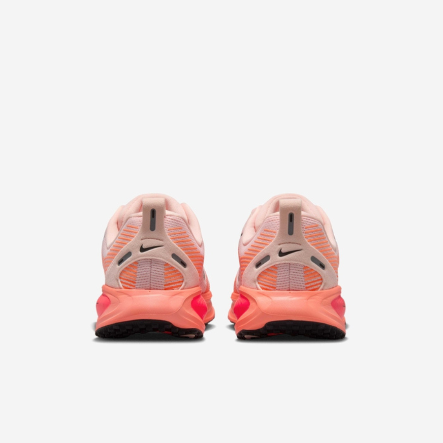 NIKE Vomero 18
