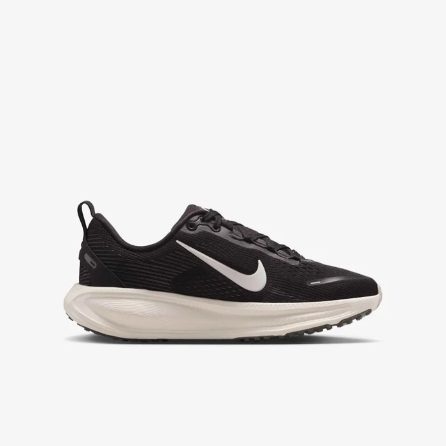 NIKE Vomero 18