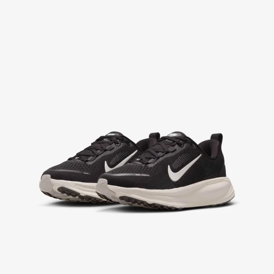 NIKE Vomero 18