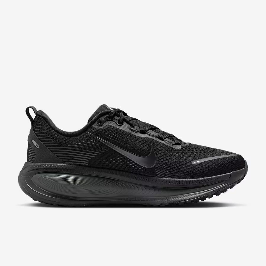 NIKE Vomero 18