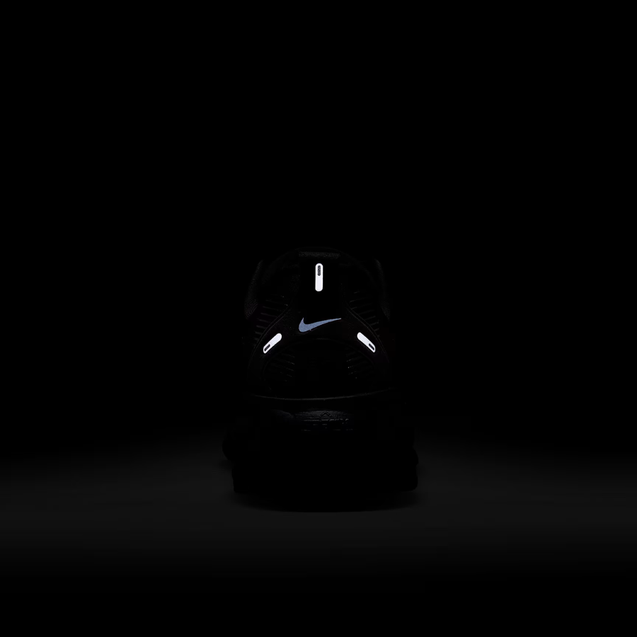 NIKE Vomero 18