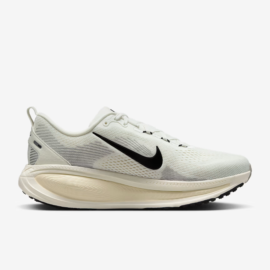 NIKE Vomero 18
