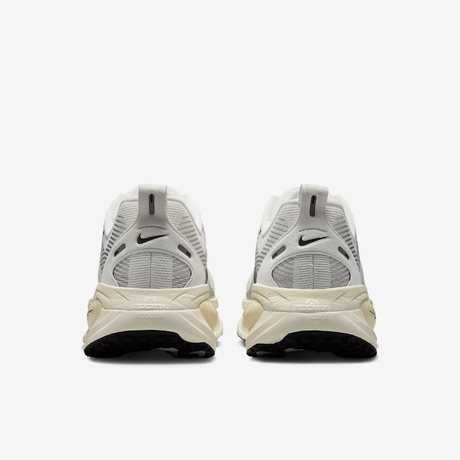 NIKE Vomero 18