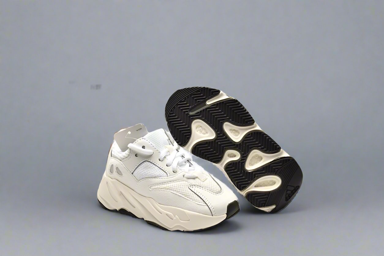 ADIDAS BOOST 700