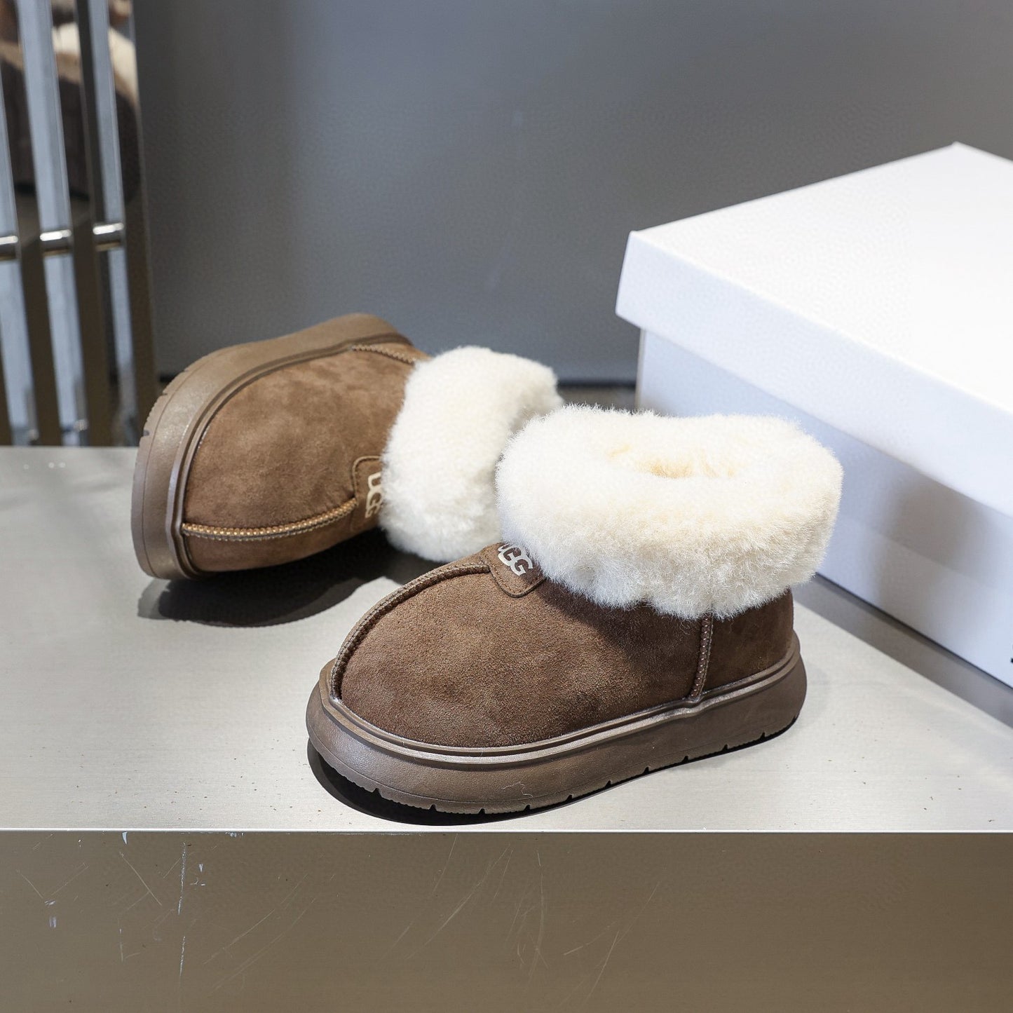 UGG