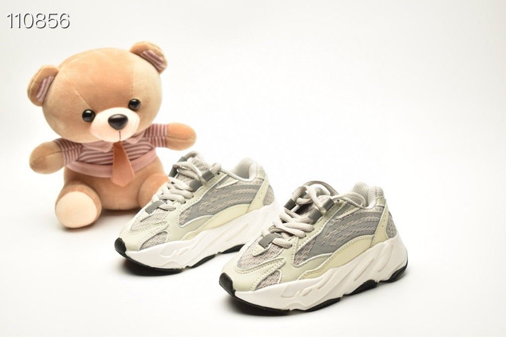 ADIDAS BOOST 700