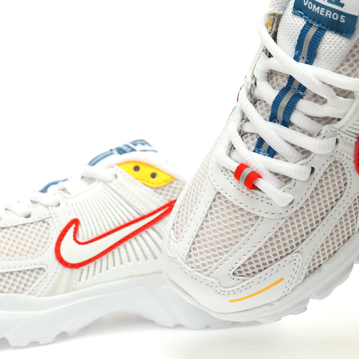 NIKE Vomero 5
