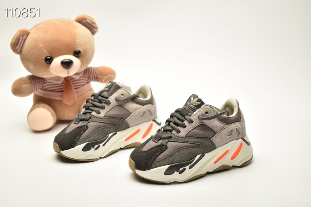 ADIDAS BOOST 700