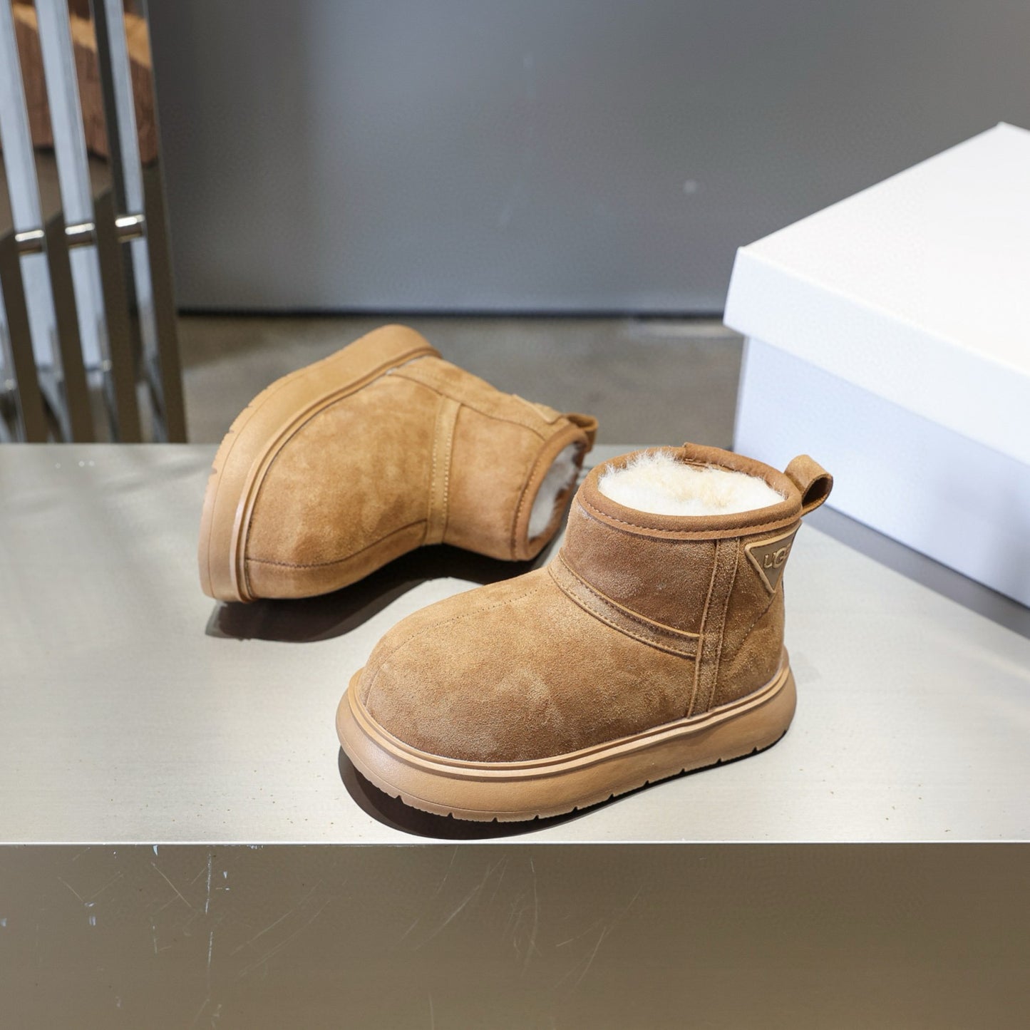 UGG