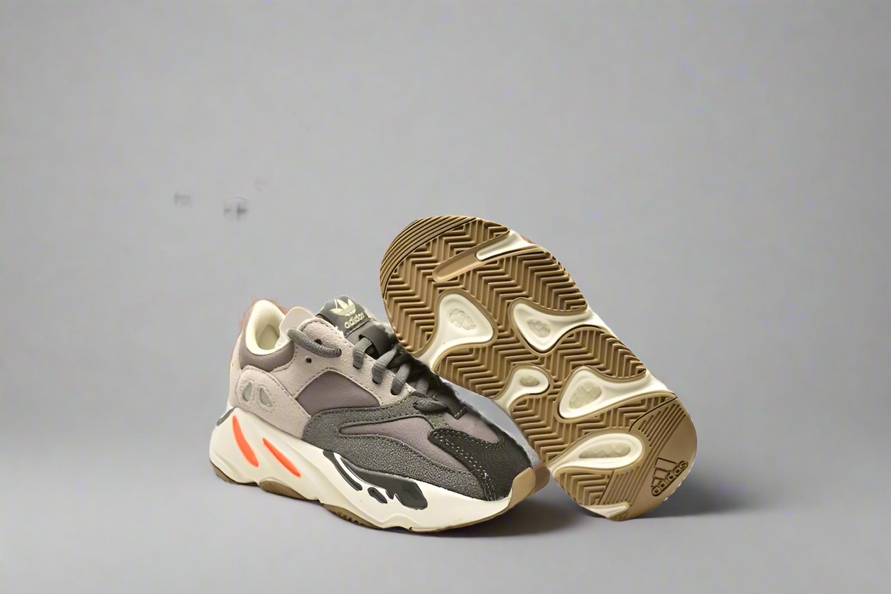 ADIDAS BOOST 700