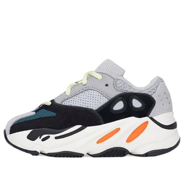 ADIDAS BOOST 700