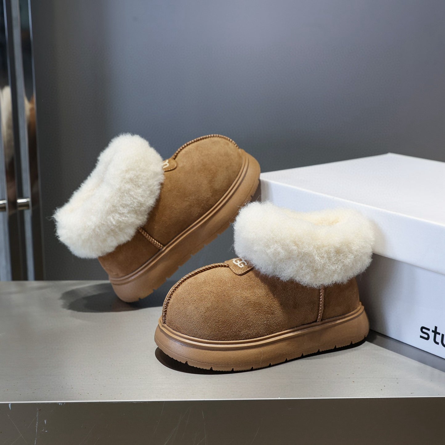 UGG