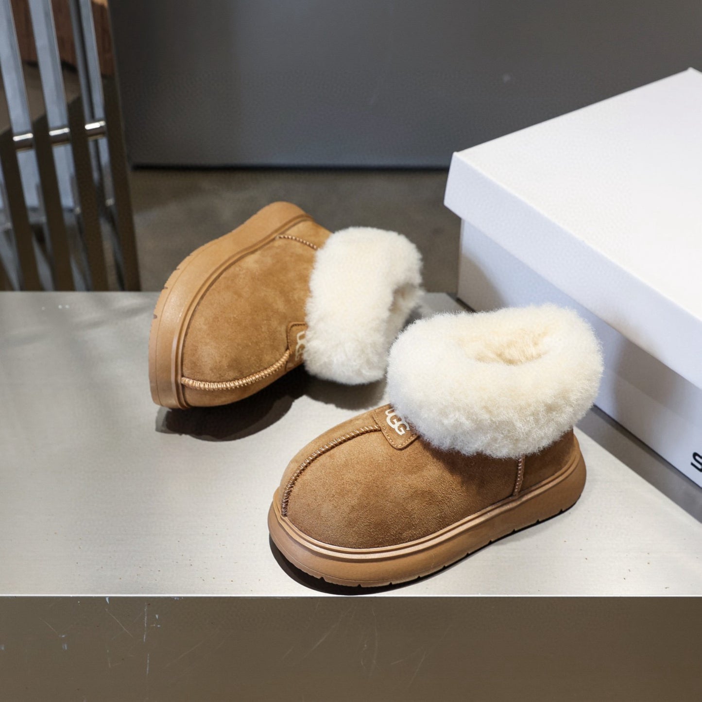 UGG