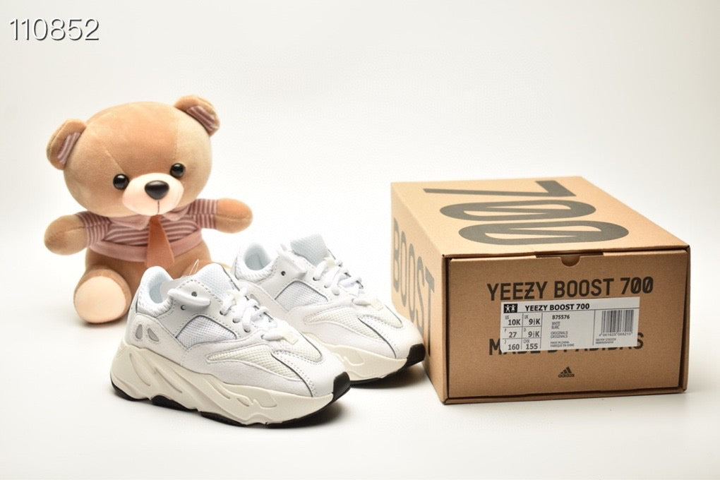 ADIDAS BOOST 700