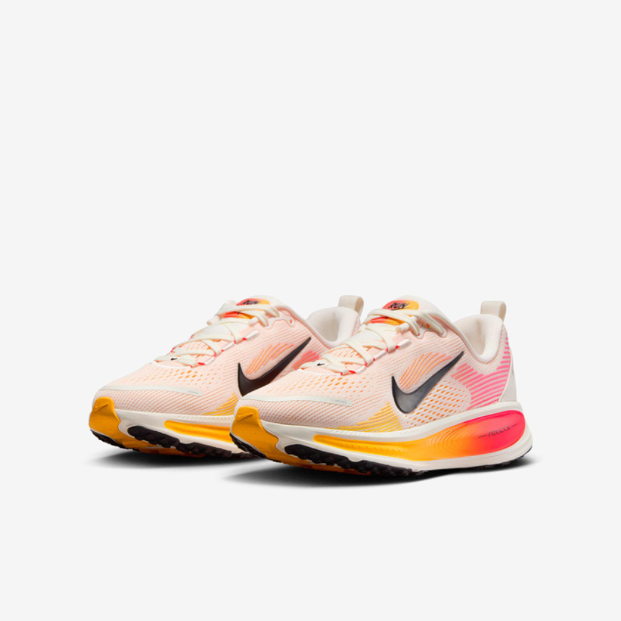 NIKE Vomero 18