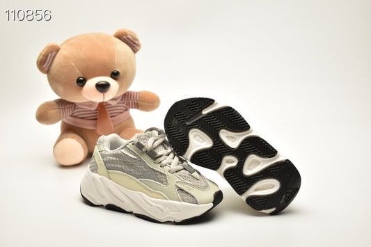 ADIDAS BOOST 700