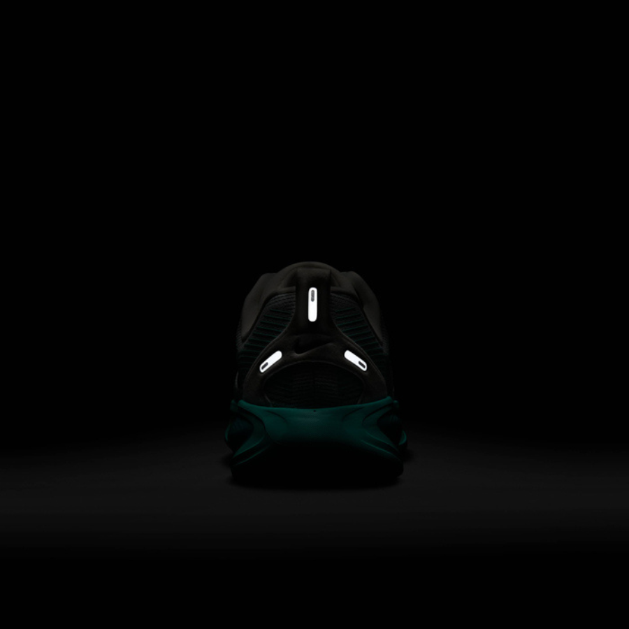 NIKE Vomero 18