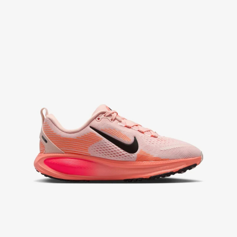 NIKE Vomero 18