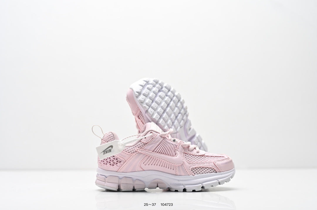 NIKE Vomero 5