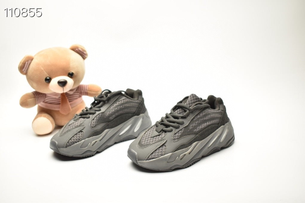 ADIDAS BOOST 700