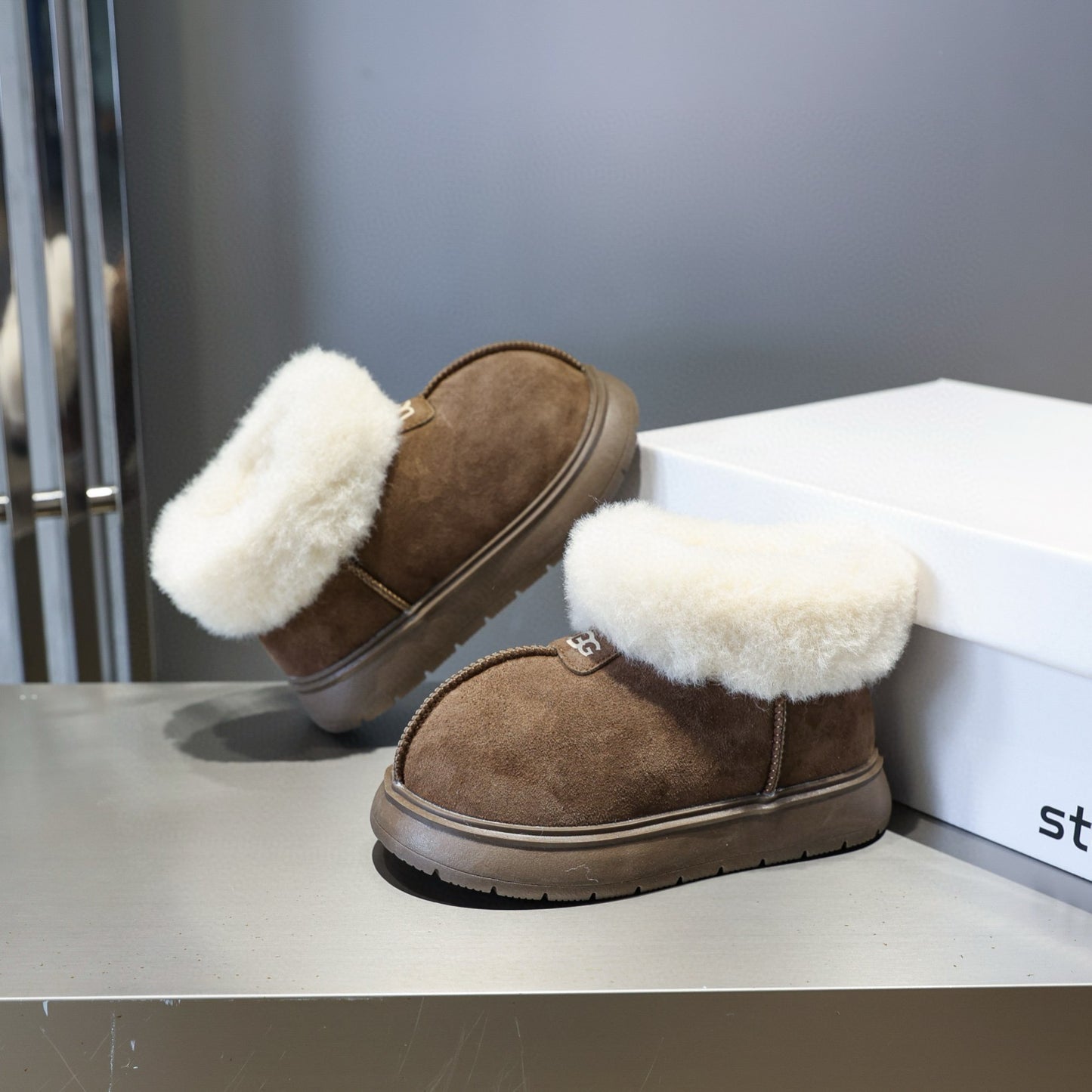 UGG