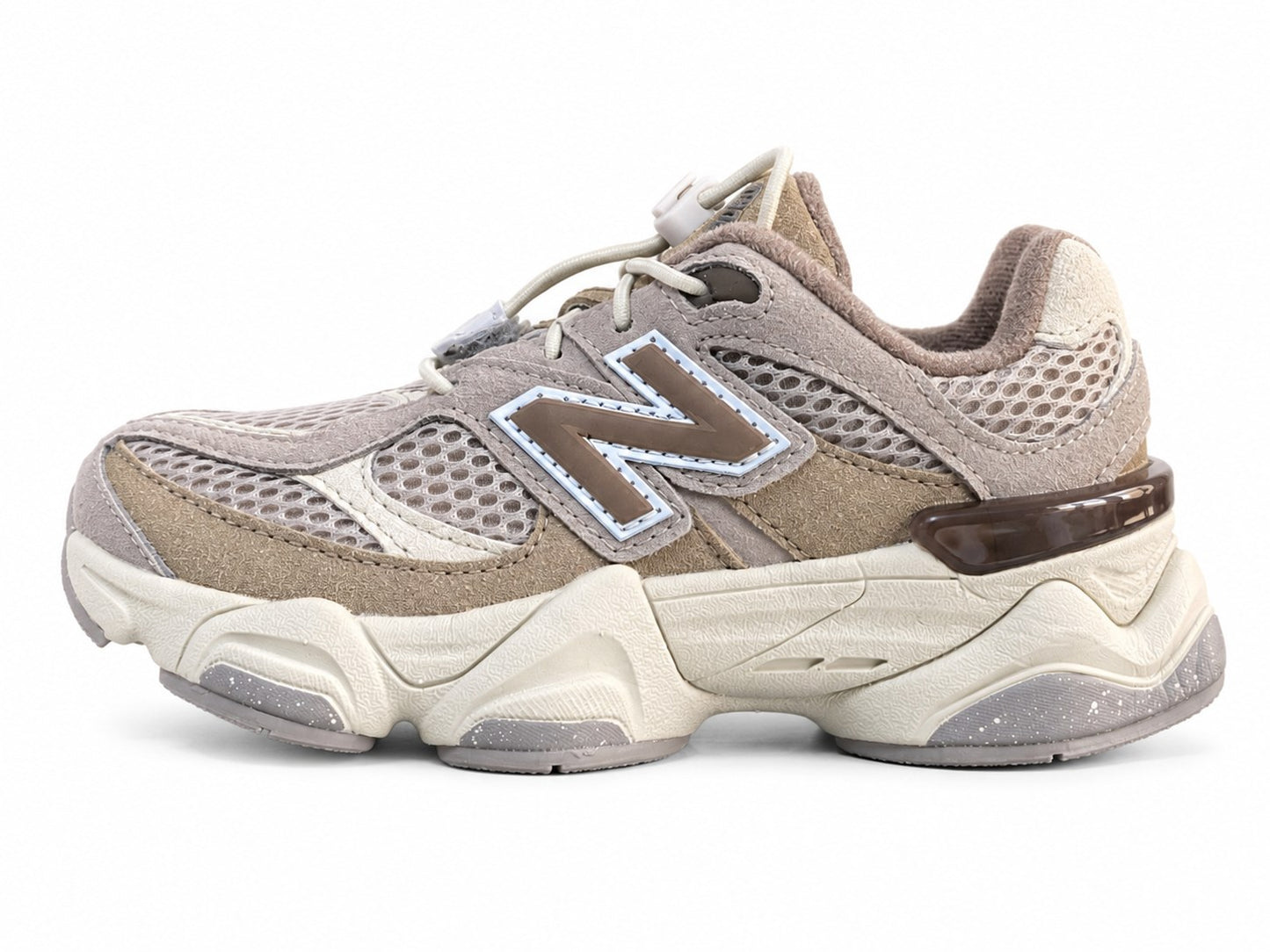 סניקרס New Balance 9060 טאופ בז לילדים - גפה מרשת וסואד עם סוליה מאסיבית