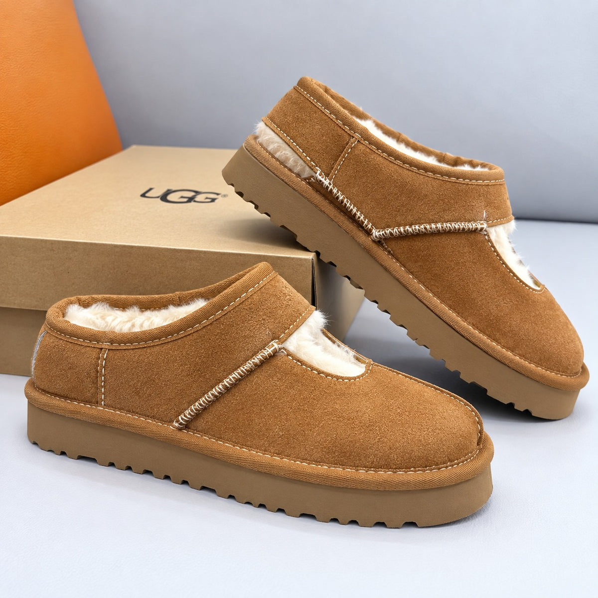 נעלי UGG Bea מרי ג'יין לילדים ערמוני - תמונת אווירה